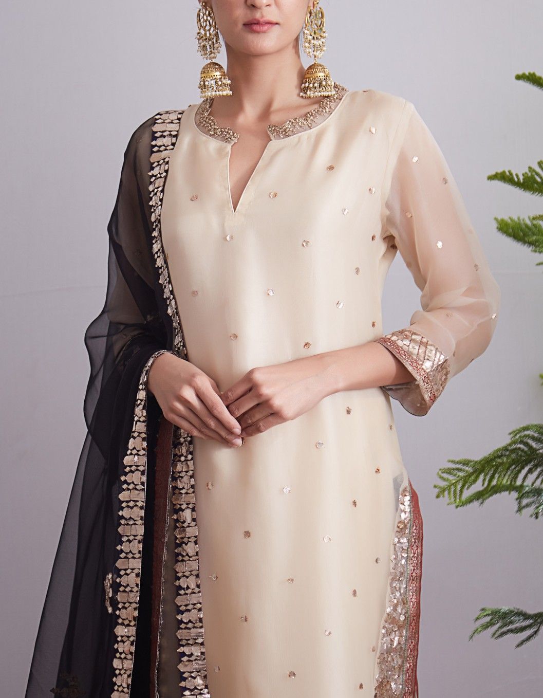 The Charm of Short Kurtas for Women: A Perfect Blend of Style and Comfort
